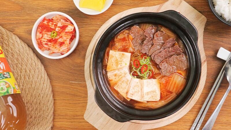 Những tín đồ ẩm thực Hàn Quốc không thể bỏ qua món canh kim chi thịt bò 