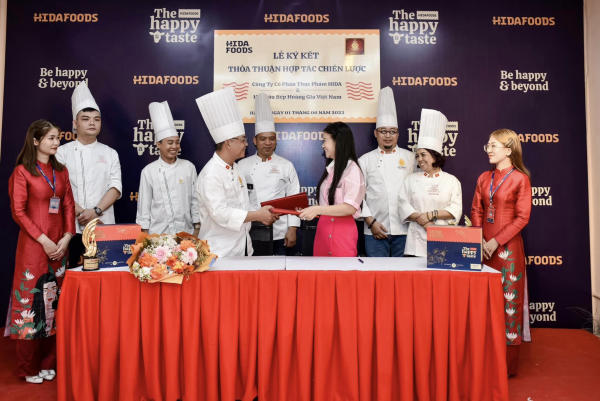 Lễ ký kết Thỏa thuận hợp tác chiến lược giữa HIDAFOODS ? Hội Đầu Bếp Hoàng Gia Việt Nam 