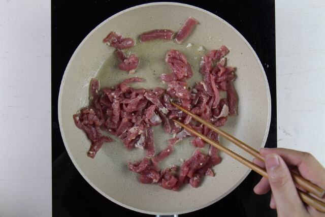 Xào thịt bò cuộn kimbap 