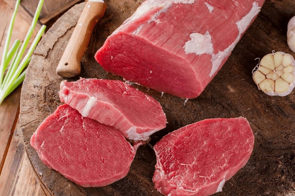 Nên lựa chọn phần thịt thăn bò có màu đỏ tươi để món bò xào mềm thơm hơn