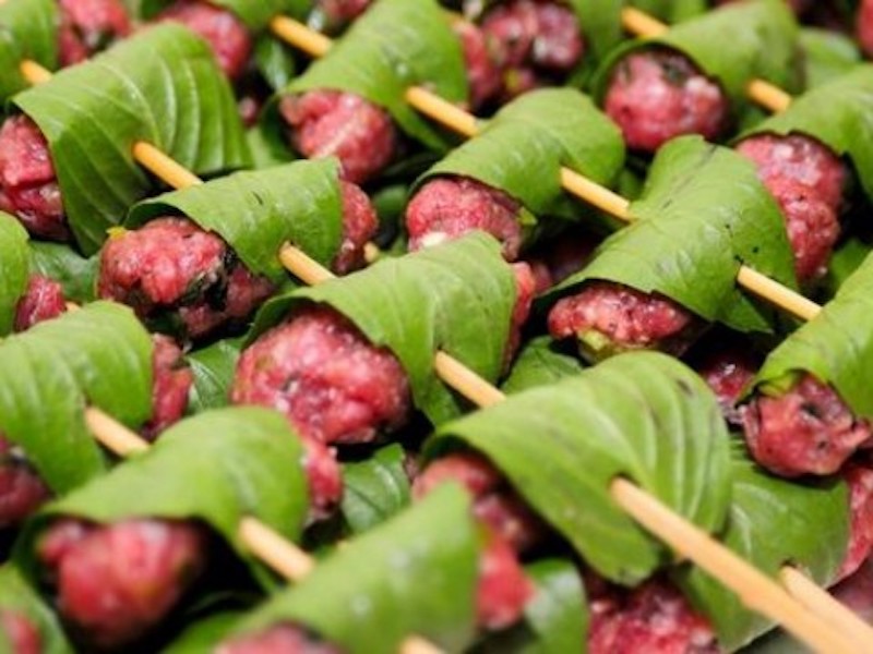 Bò cuộn lá quế nướng là món ăn cân bằng dưỡng chất cực kỳ tốt