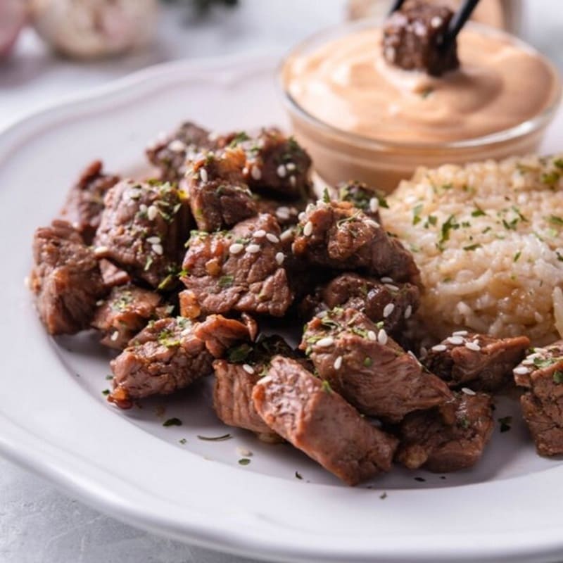 Bò lúc lắc Mayo ngon nhất khi được ăn cùng với những người yêu thương