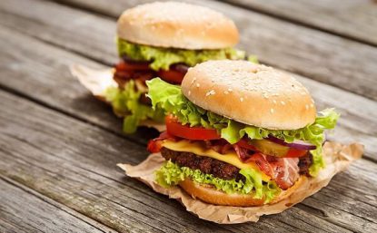 Cách làm hamburger thịt bò ngon đơn giản tại nhà trong 3 bước