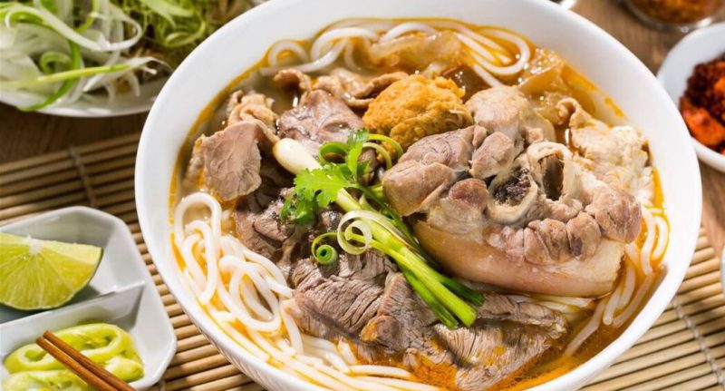 Cách nấu bún bò Đà Nẵng đơn giản tại nhà, ăn là ghiền