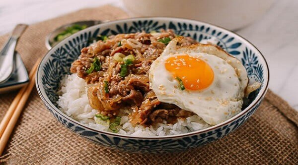 Cách Làm Cơm Bò Gyudon Nhật Bản Chuẩn Vị Như Ngoài Hàng