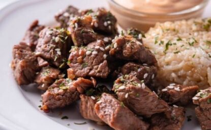 Bò lúc lắc Mayo ngon nhất khi được ăn cùng với những người yêu thương